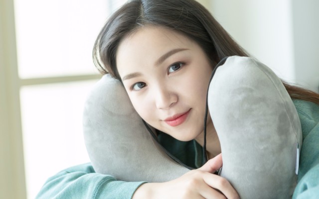 LOHATEX天然乳胶U型枕护颈枕